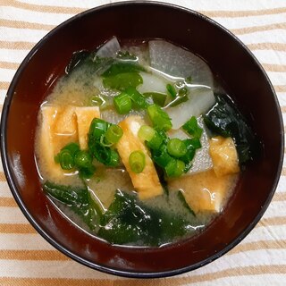 大根と油揚げとワカメの味噌汁